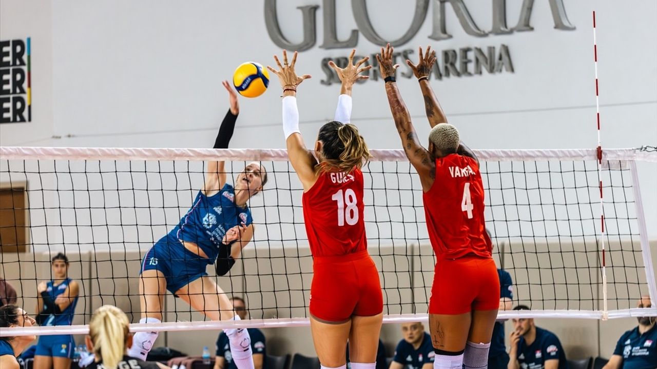 A Milli Kadın Voleybol Takımı, Sırbistan'ı 3-0 Yenerek Galibiyeti Elde Etti