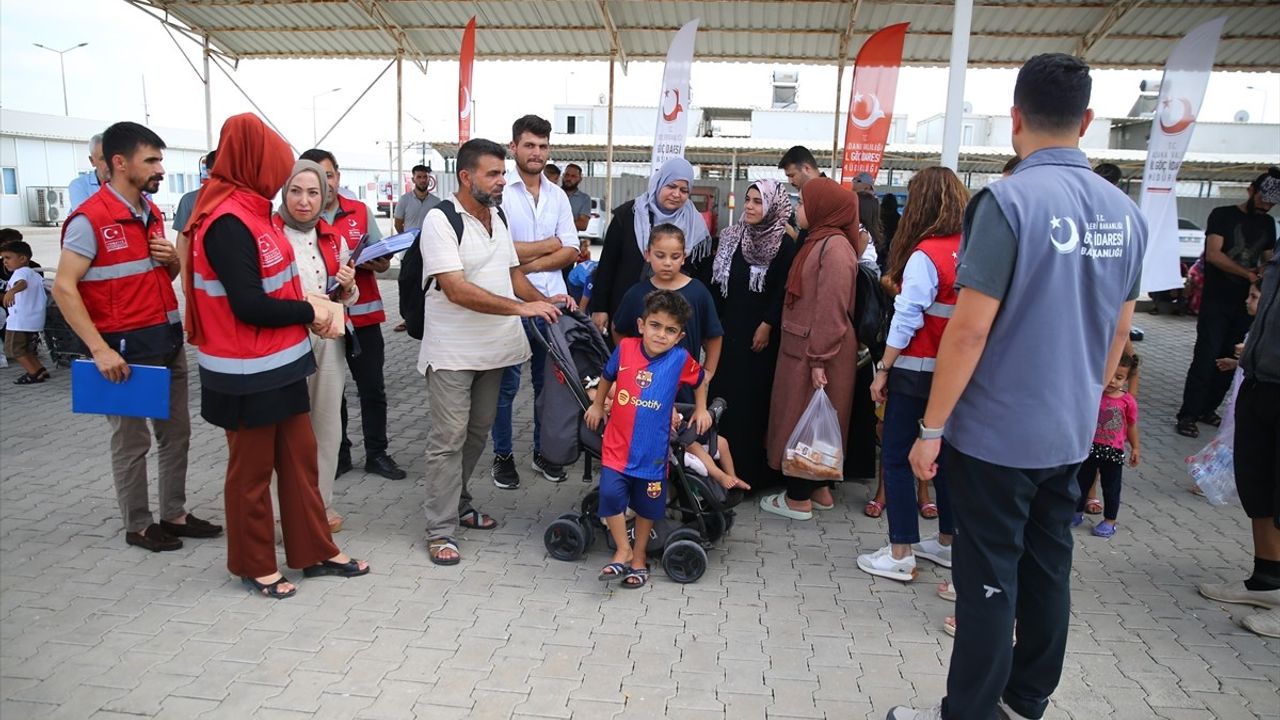 Adana'da 691 Suriyeli Gönüllü Geri Dönüş İçin Uğurlandı