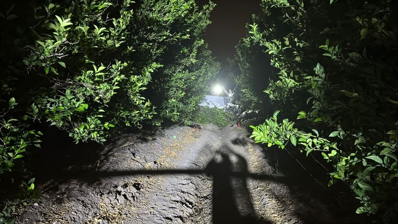 Adana'da Eğitim Uçağı Düştü: 2 Yaralı