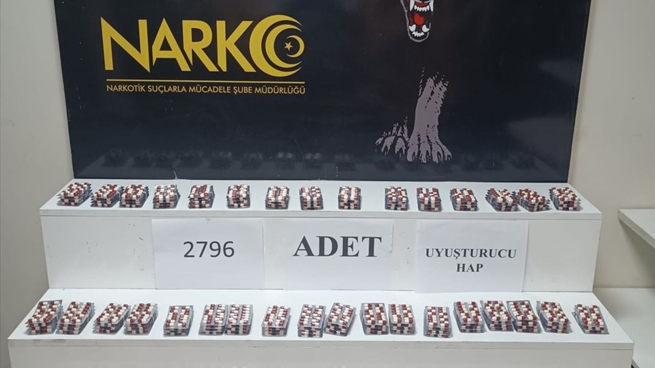 Adana'da takside 2 bin 796 uyuşturucu etkili hap ele geçirildi, 3 kişi tutuklandı