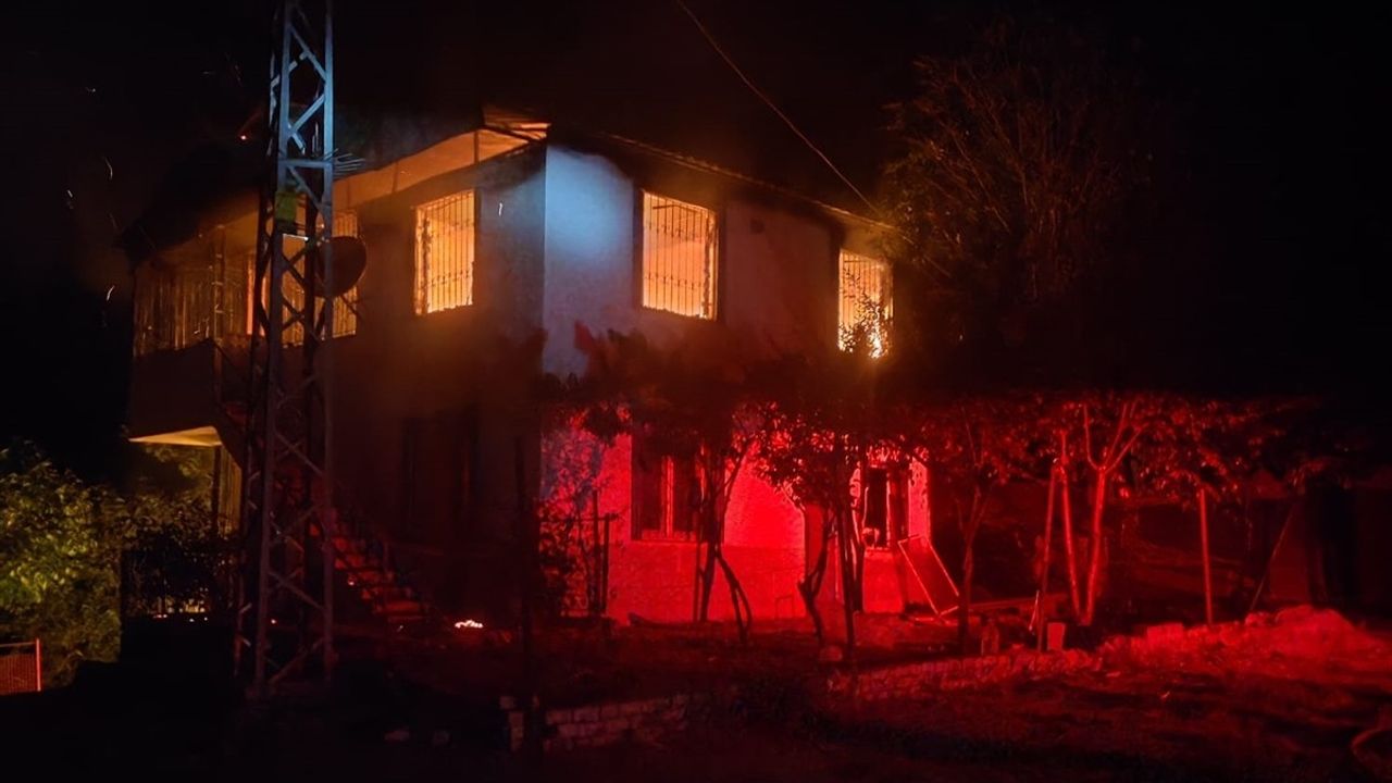 Adana Kozan'da Tutuklu Çiftin Evinde Yangın: Savruk Yaylası'nda Kundaklama İddiası