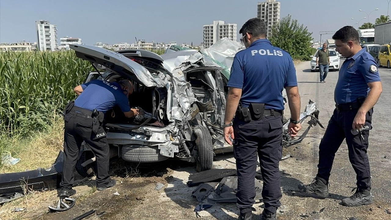 Adana Sarıçam'da Tanker Trafik Işıklarında Bekleyen Araçlara Çarptı — 2 Yaralı