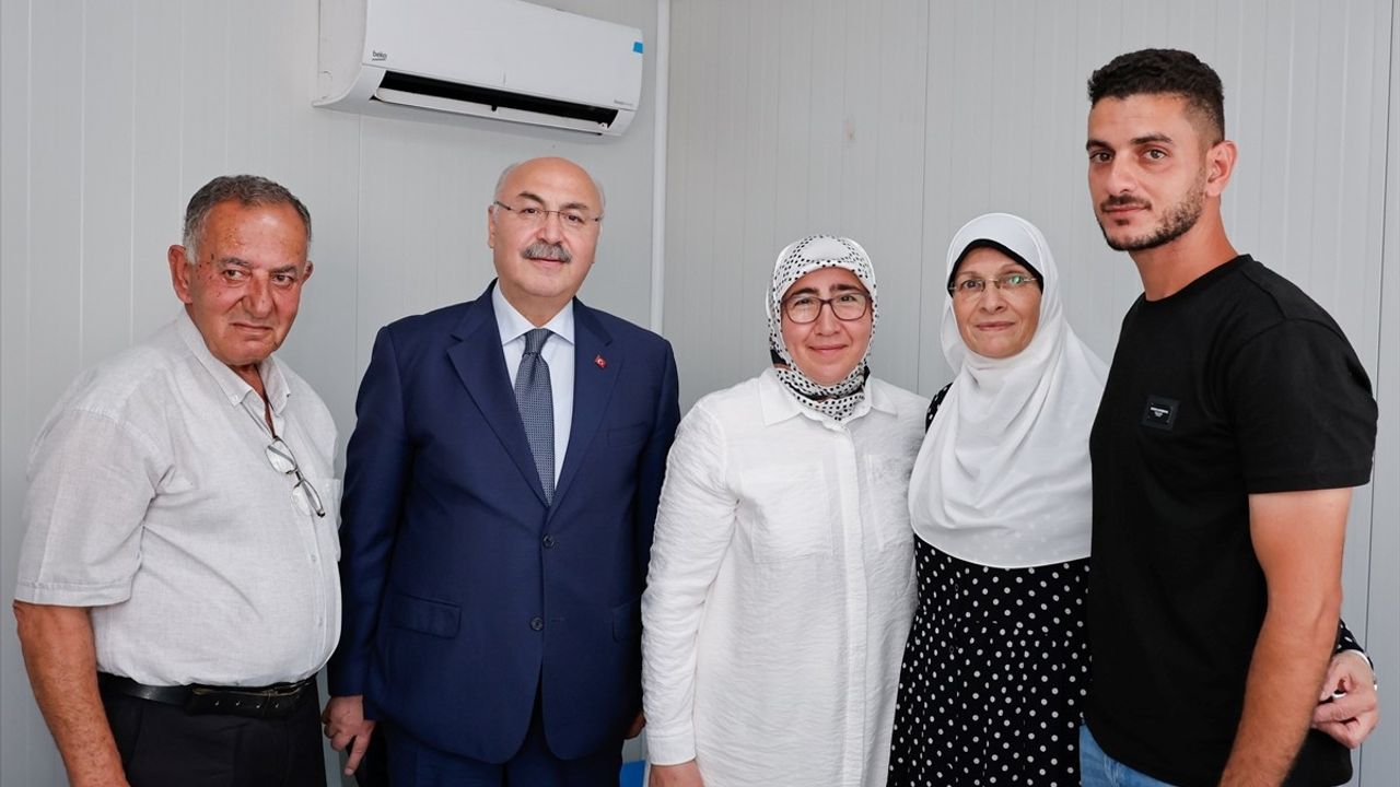 Adana Valisi Köşger, Filistinli Ailelere Destek Ziyareti Gerçekleştirdi