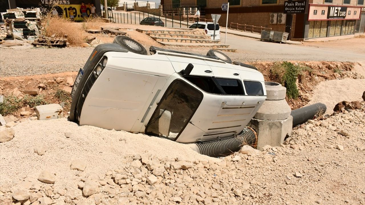 Adıyaman Besni'de Otomobil Devrildi: 5 Kişi Yaralandı