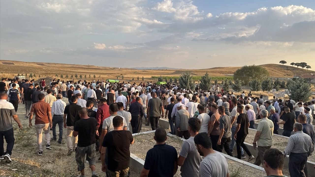 Afyonkarahisar'da Gölette Boğulan İki Çocuğun Cenazesi Defnedildi