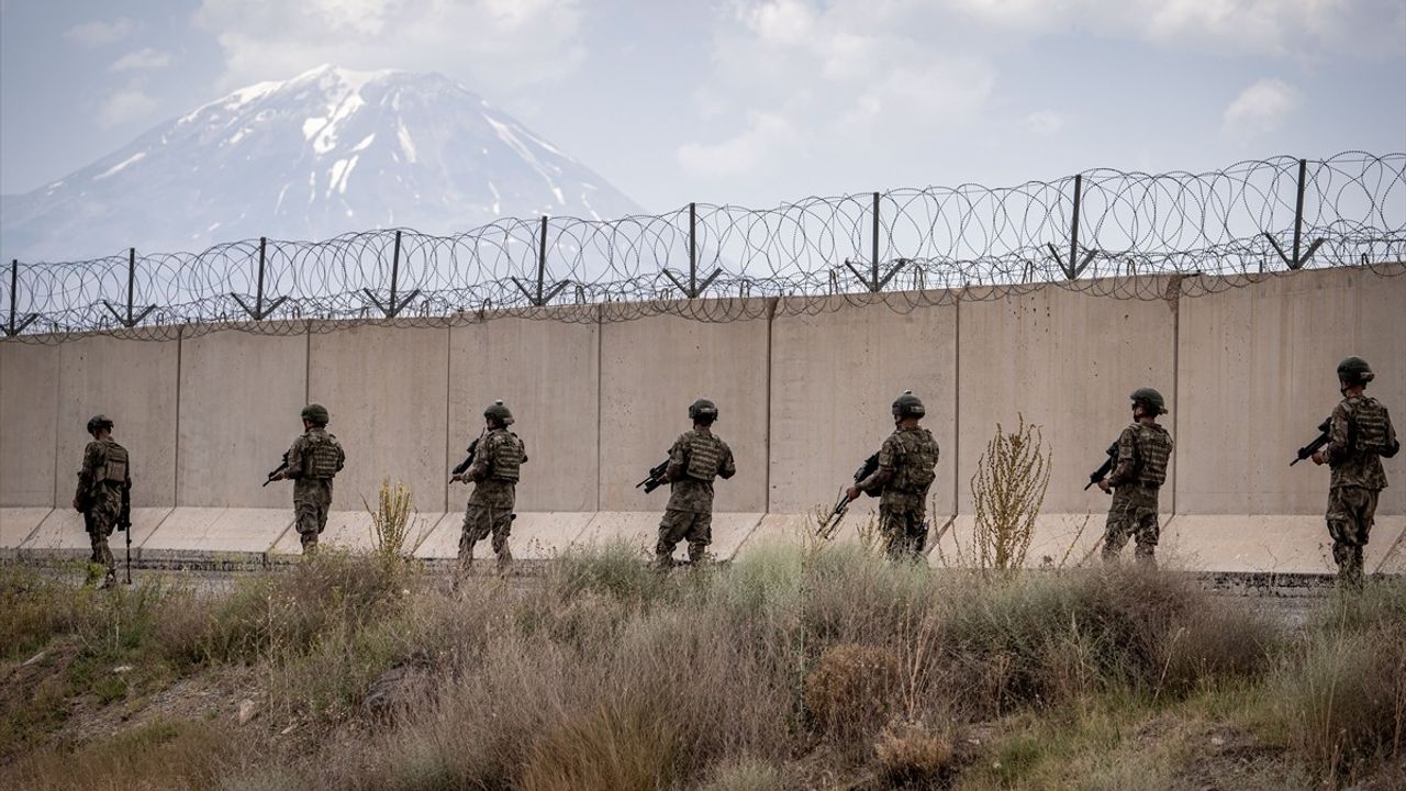 Ağrı Sınırında Mehmetçik, İleri Teknolojiyle Yasa Dışı Geçişleri Engelliyor