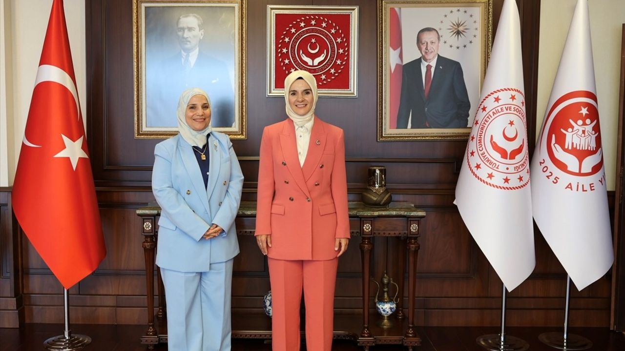 Aile ve Sosyal Hizmetler Bakanı Göktaş, DSÖ Türkiye Temsilcisi Atatrah'ı Kabul Etti