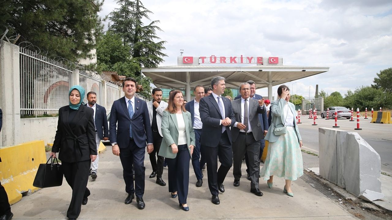 AK Parti Genel Başkan Yardımcısı Sırakaya, Kapıkule'de Gurbetçilerle Buluştu