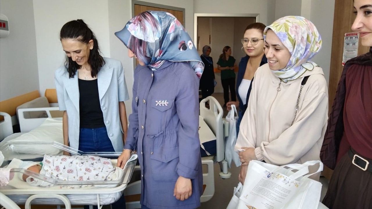 AK Parti Kadın Kolları 81 ilde annelerle buluştu — Dünya Emzirme Haftası'nda destek