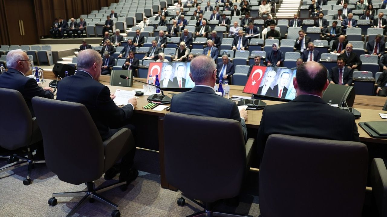 AK Parti MKYK Toplantısı Cumhurbaşkanı Erdoğan Başkanlığında Başladı