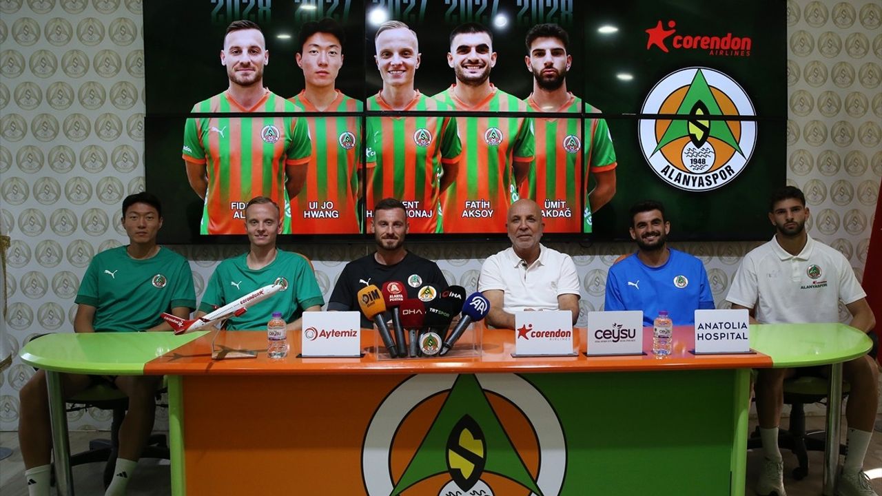 Alanyaspor'dan 5 Futbolcuya Sözleşme Uzatımı