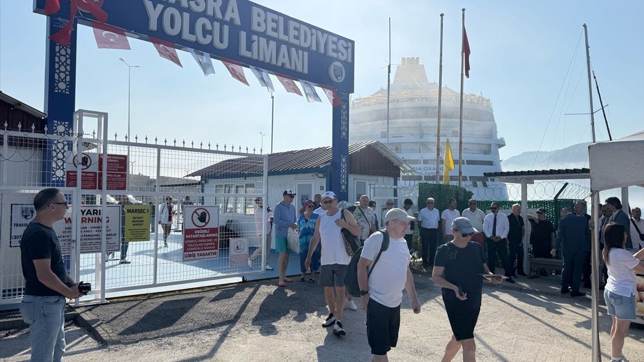 Amasra'ya 995 Rus Turist: "Astoria Grande" 100 Bininci Ziyaretçiye Sürpriz Karşılama