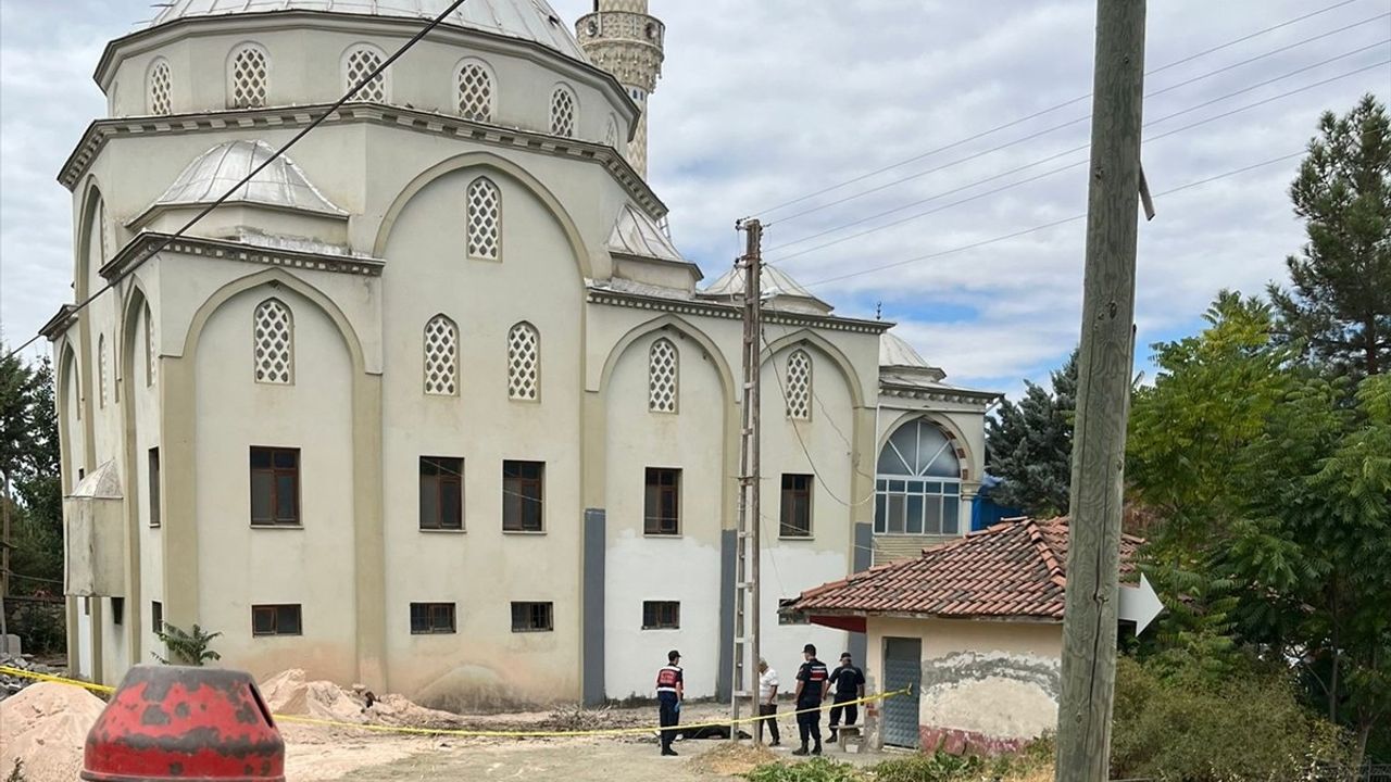 Amasya'da cami kubbesinde tadilat sırasında işçi yaşamını yitirdi
