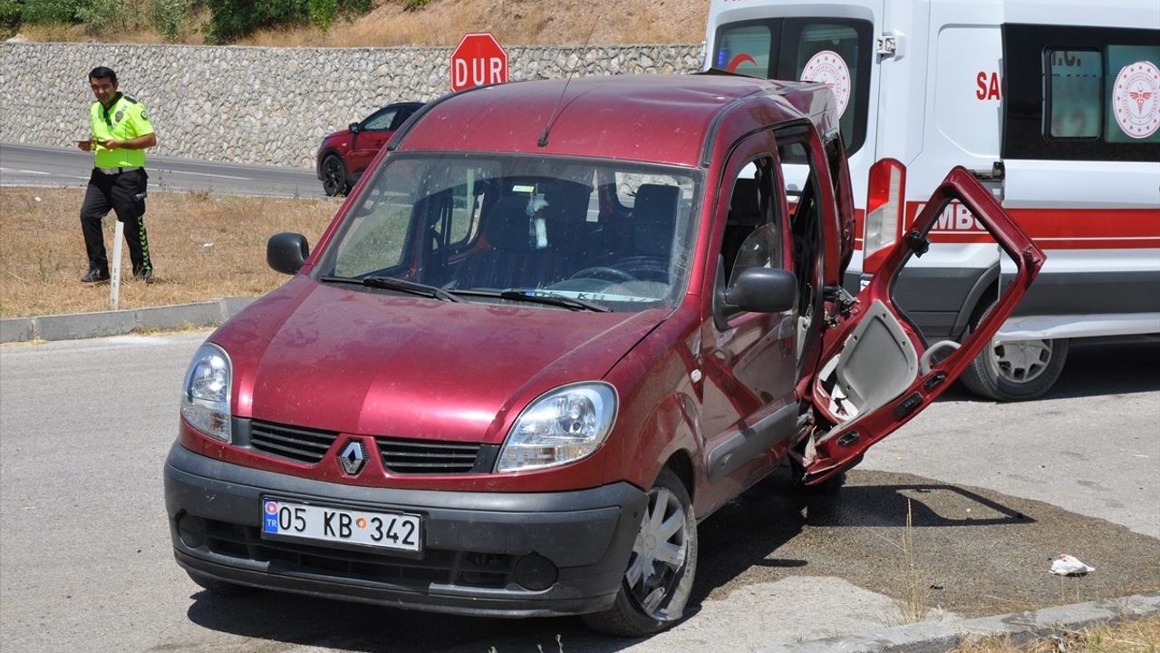 Amasya'da Trafik Kazası: 10 Yaralı