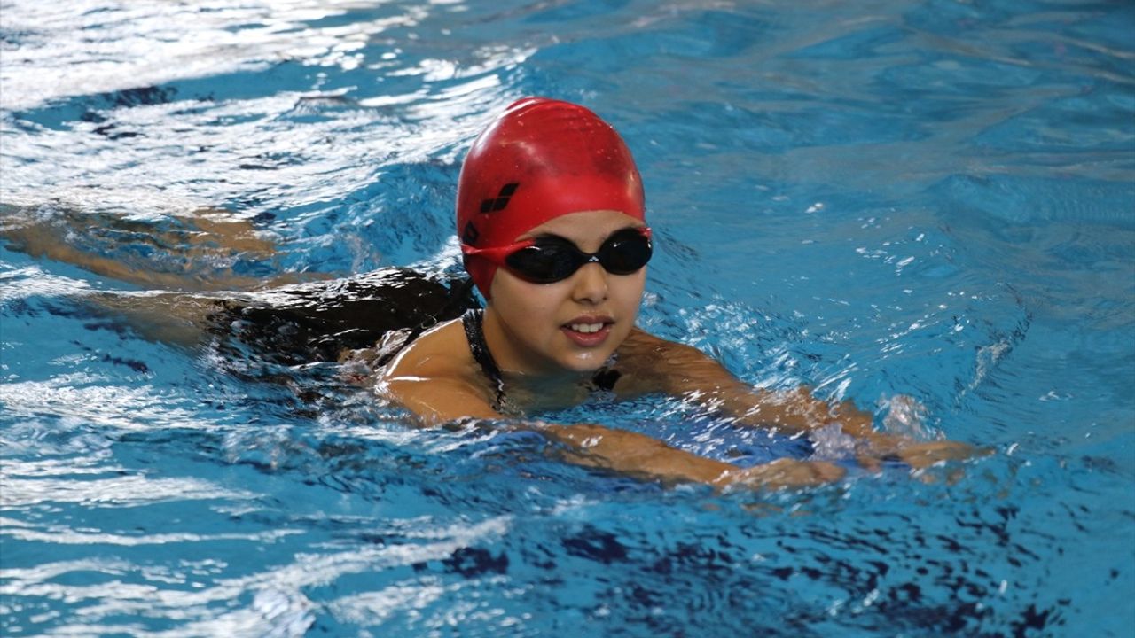 Amasya'da 'Yüzme Bilmeyen Kalmasın' ile 7 Yılda 30 Bin Kişi Yüzme Öğrendi