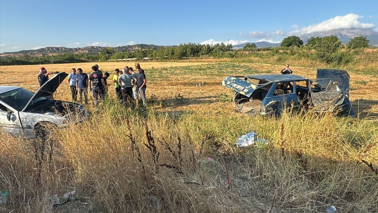 Amasya Suluova'da Trafik Kazası: 5 Kişi Yaralandı