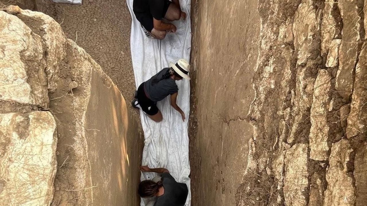 Amos Antik Tiyatrosu'ndaki Kazılar Tüm Hızıyla Sürüyor