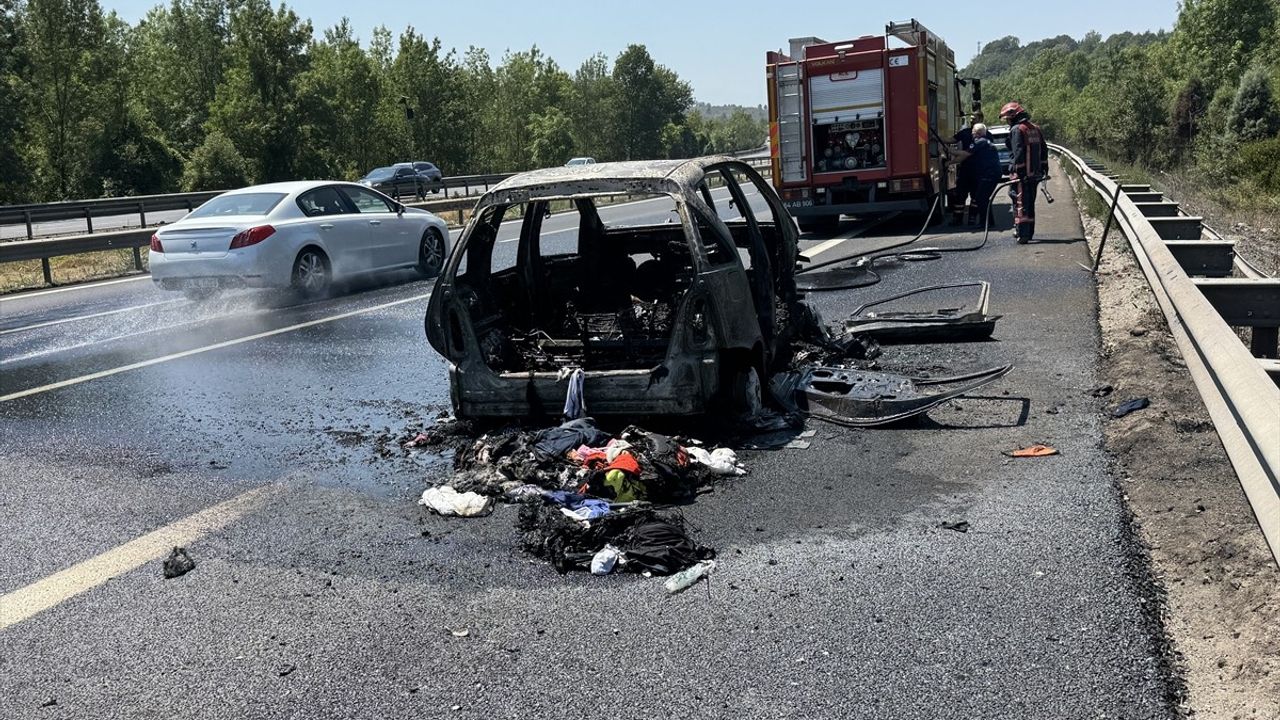 Anadolu Otoyolu'nda Yangın: Araç Kullanılamaz Hale Geldi