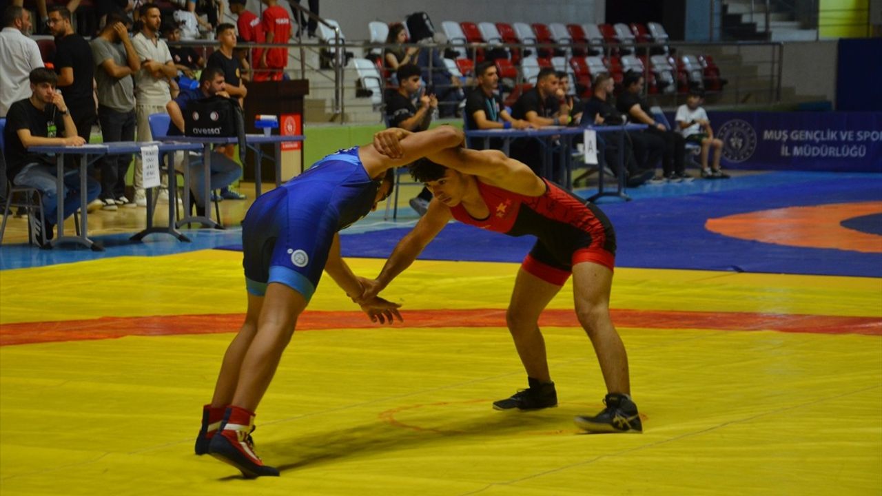 Anadolu Yıldızlar Ligi Güreş Müsabakaları Muş'ta Başladı