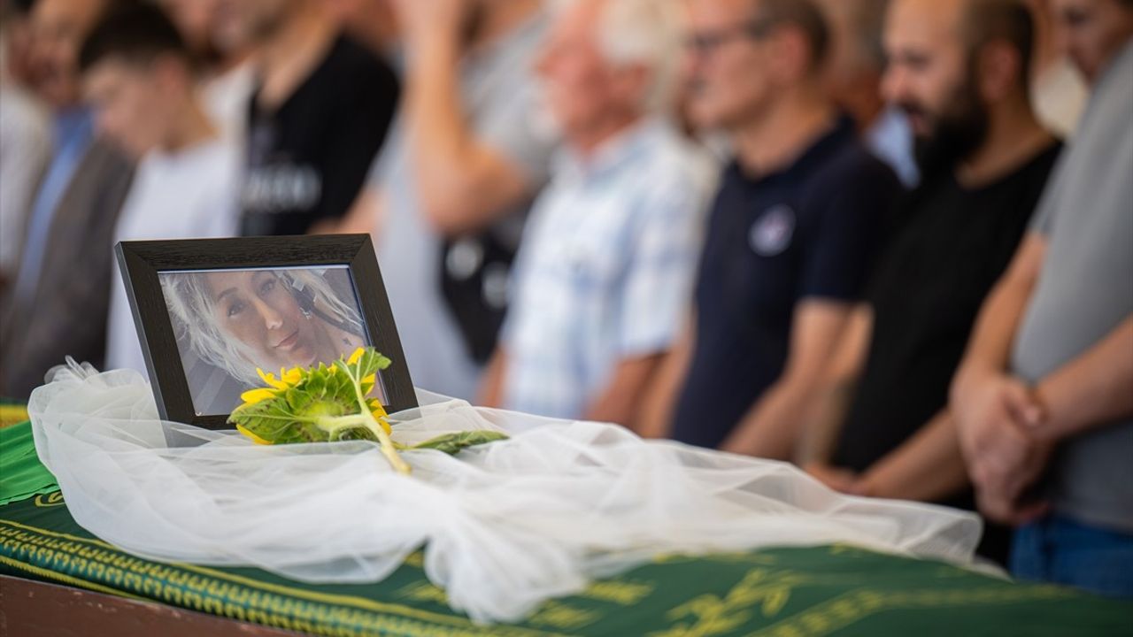 Ankara'da Kavga Nedeniyle Hayatını Kaybeden Kadının Cenazesi Defnedildi