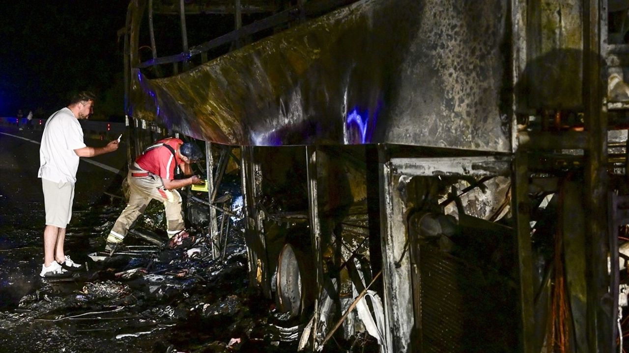 Ankara'da Seyir Halindeki Otobüs Yandı: 36 Yolcu Tahliye Edildi