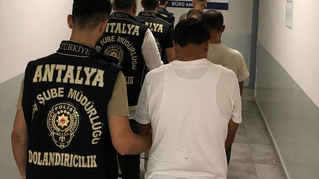 Antalya'da Dolandırıcılık Operasyonu: 4 Tutuklama
