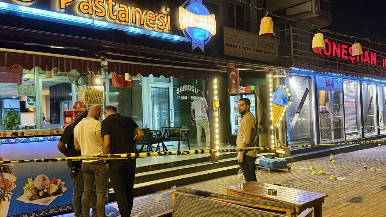 Antalya'da Pastanede Silahlı Kavga: Oda Başkanı 2 Kişiyi Öldürdü, İntihar Etti