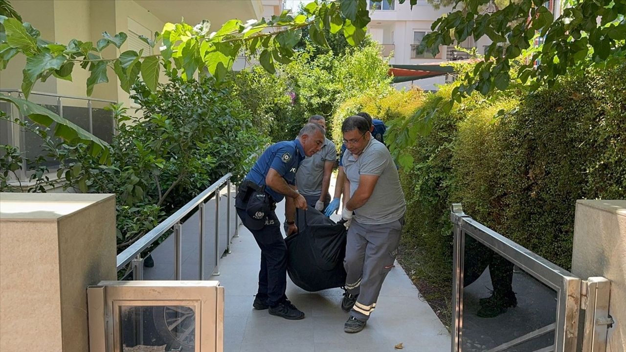 Antalya Konyaaltı'nda Rus Uyruklu Oleg Semichev Evinde Ölü Bulundu