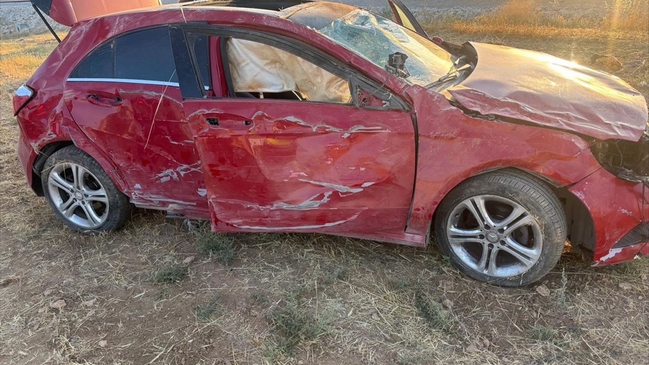 Antalya Korkuteli'de Otomobil Devrildi: 1 Ölü, 1 Ağır Yaralı