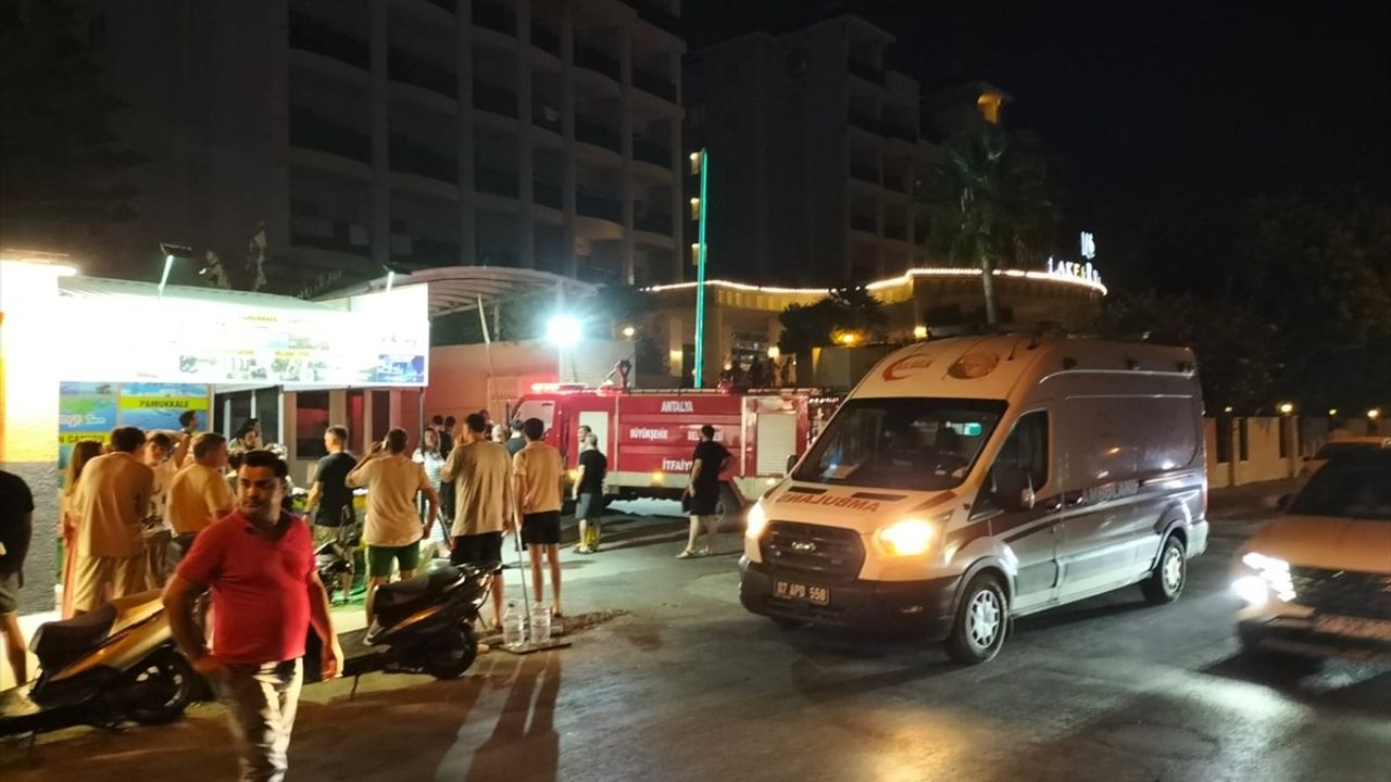 Antalya Manavgat'ta 5 Yıldızlı Otelde Mutfak Yangını: 1 Kişi Dumandan Etkilendi