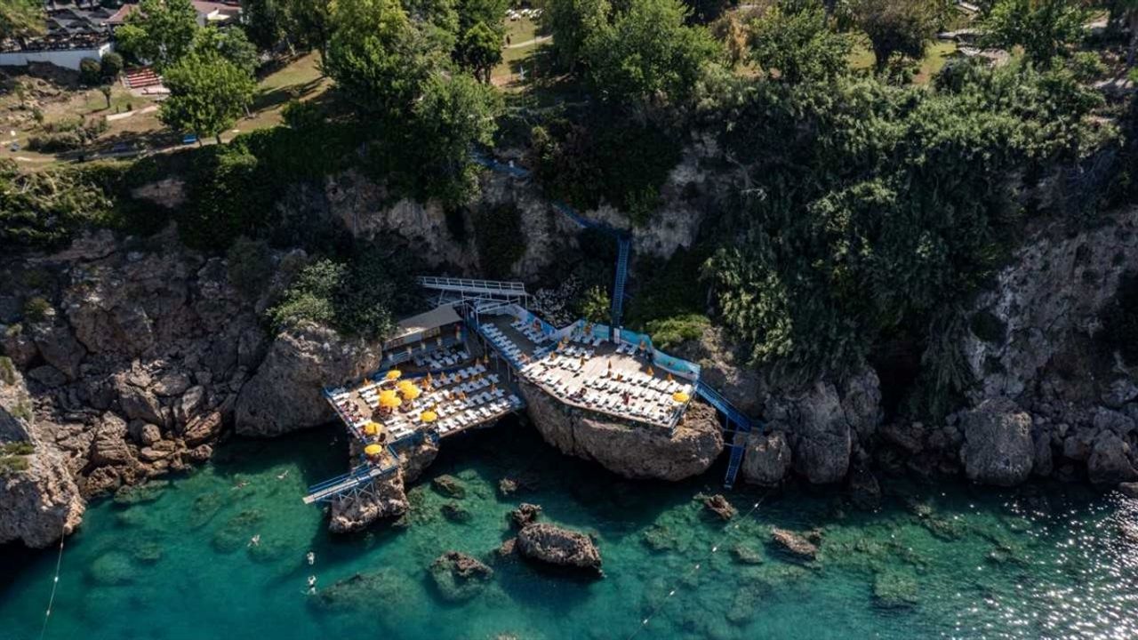 Antalya'nın Mavi Bayraklı Falez Plajları Yazın 200 Bini Aştı