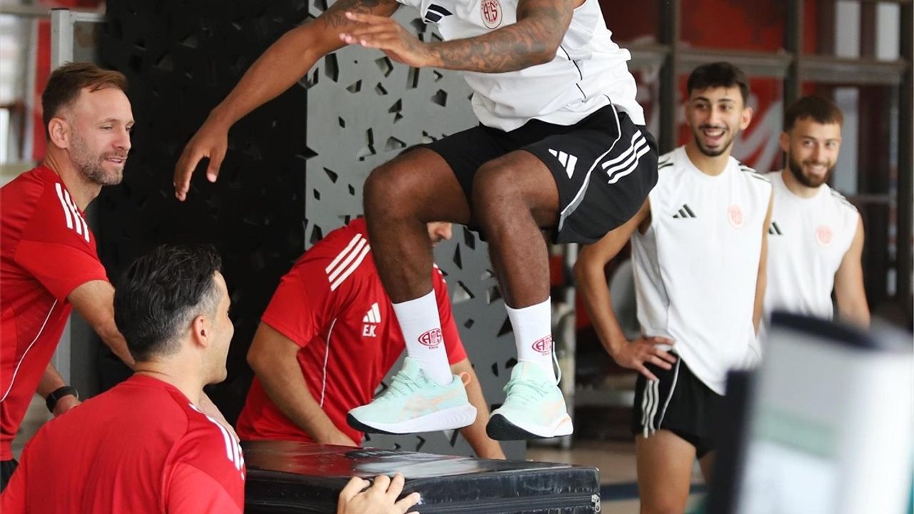 Antalyaspor Gençlerbirliği Maçı Öncesi Hazırlıklarını Sürdürdü