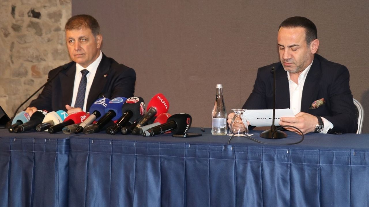 Atatürk'ün Anıları ve Refik Anadol'un Eserleri 94. İzmir Enternasyonal Fuarı'nda