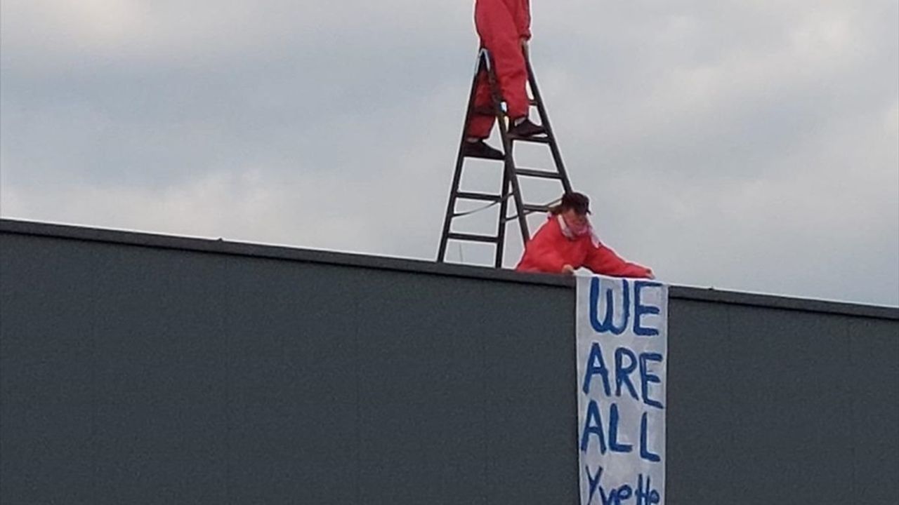 Avusturya'da Filistin Destekçilerinden BRP Rotax Önünde İHA Motoru Protestosu