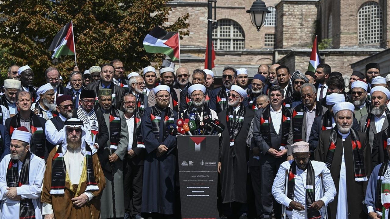 Ayasofya'da 'İslami ve İnsani Bir Sorumluluk: Gazze' Konferansı Sona Erdi