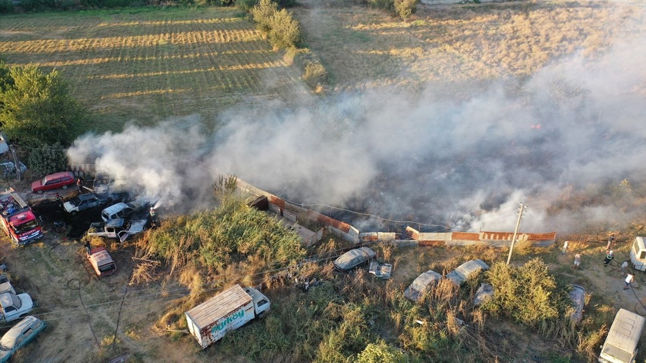 Aydın Efeler'de Yediemin Otoparkında Yangın: 5 Araç, 30 Motosiklet Hasarlandı