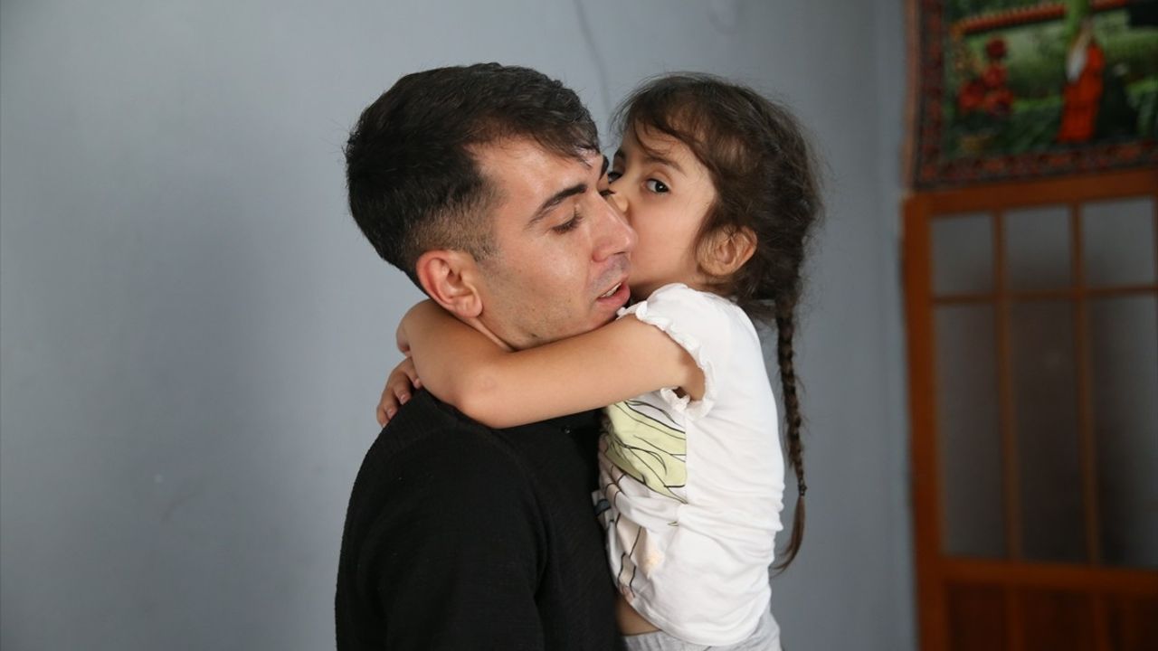 Ayrık omurga hastası Yağmur'un hayali: Tek başına yürümek