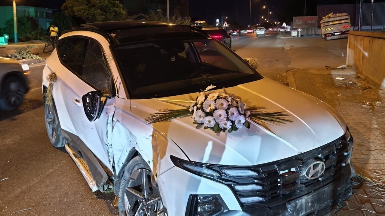Bafra'da Düğün Konvoyu Kazası: Gelin ve Nedimesi Yaralandı