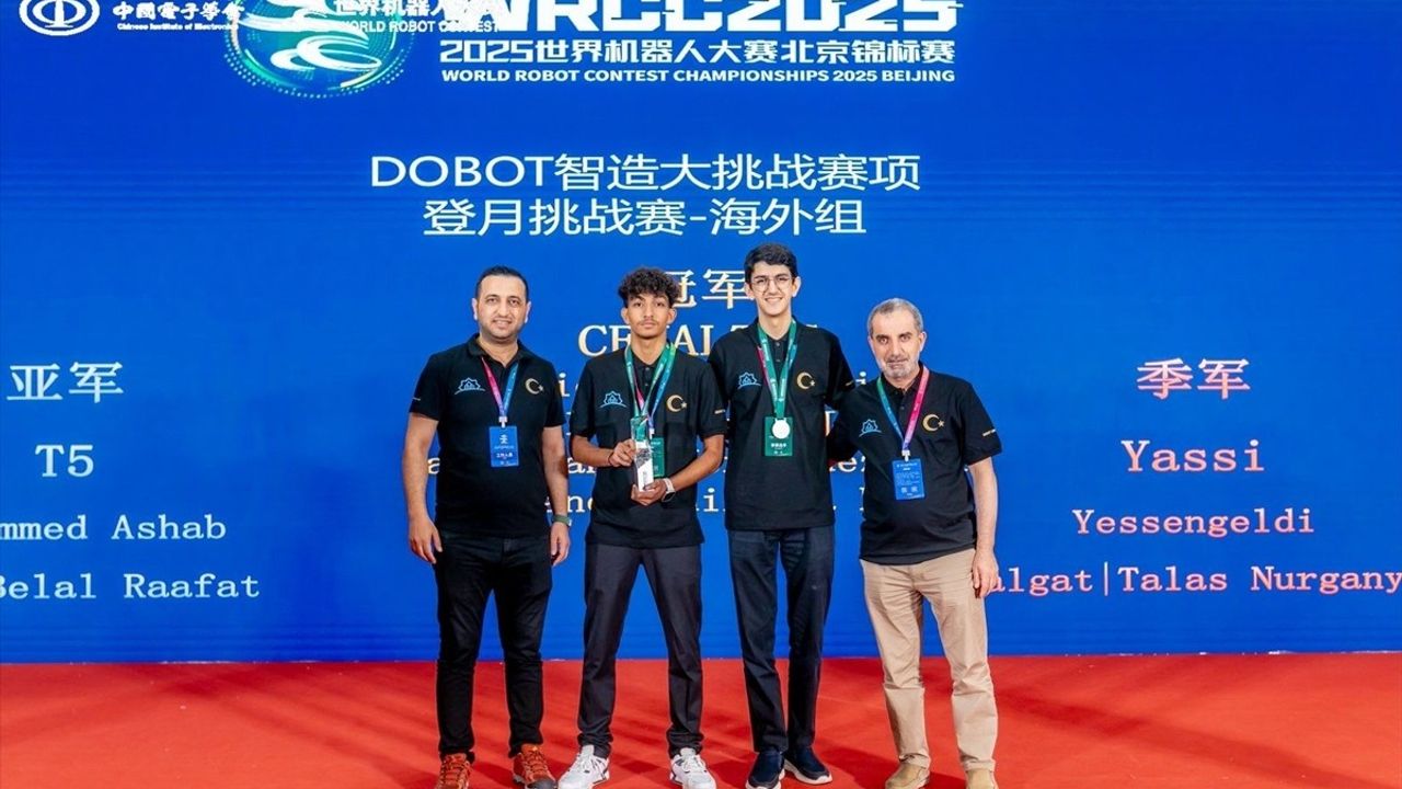 Bahçelievler 15 Temmuz Şehitleri AİHL Robot Takımı Pekin'de Dünya İkincisi