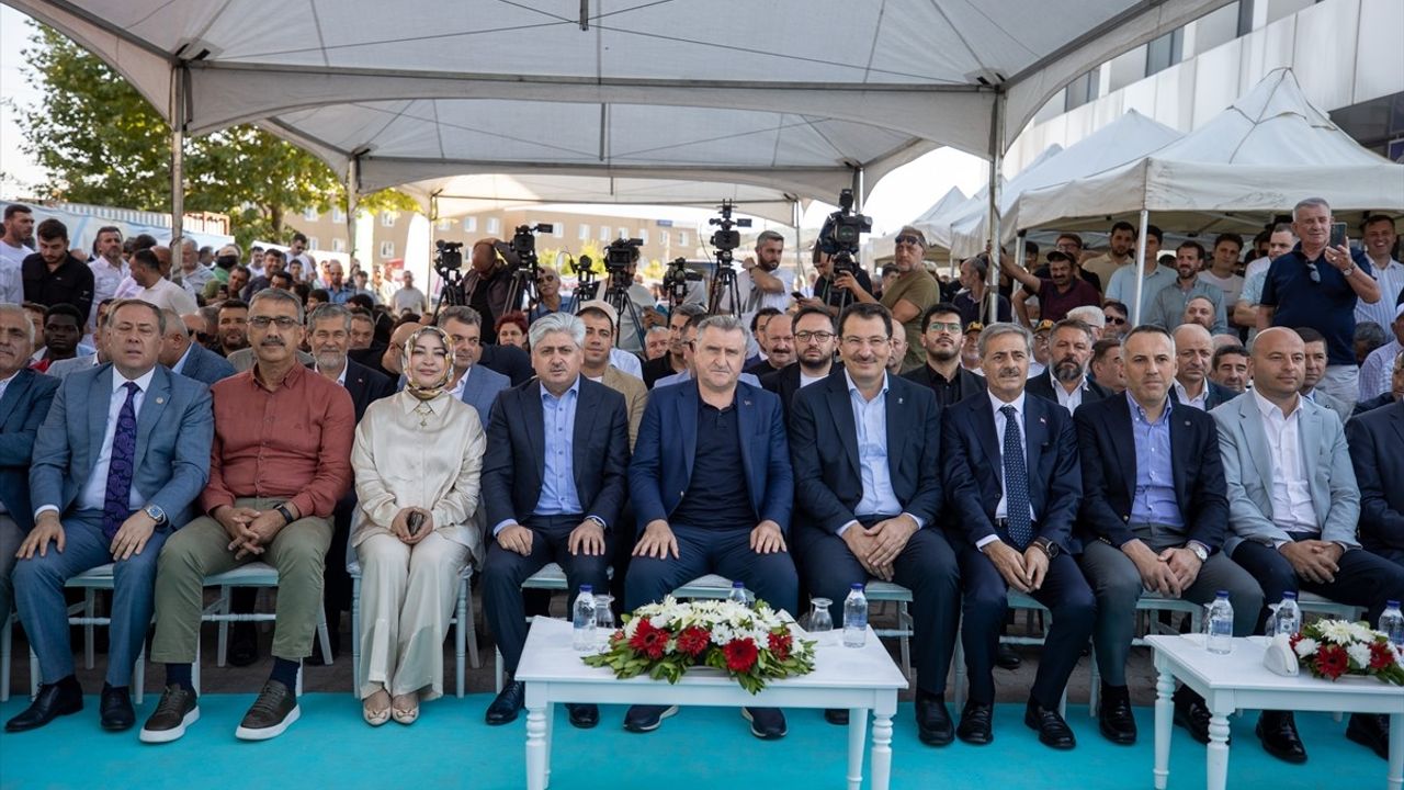 Bakan Bak, Sakarya'da Spor Yatırımlarını Tanıttı