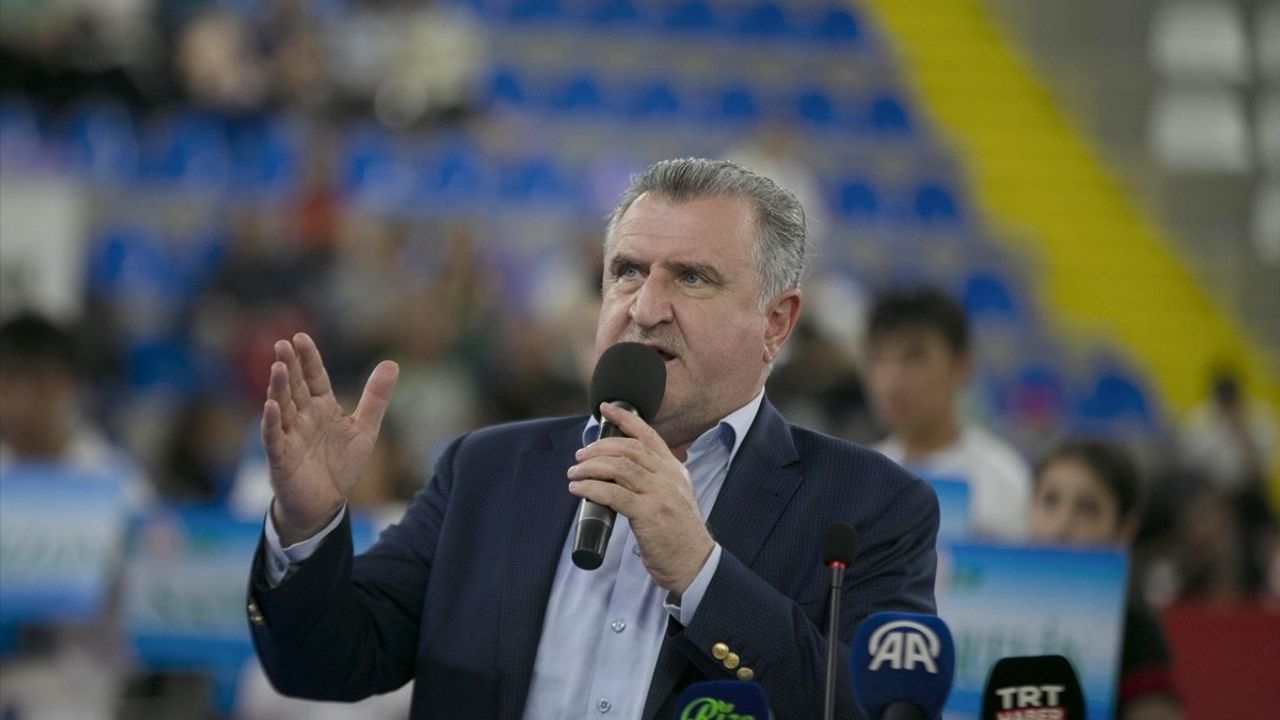 Bakan Bak'tan Çocuklara Spor Daveti: Tesisler Ücretsiz