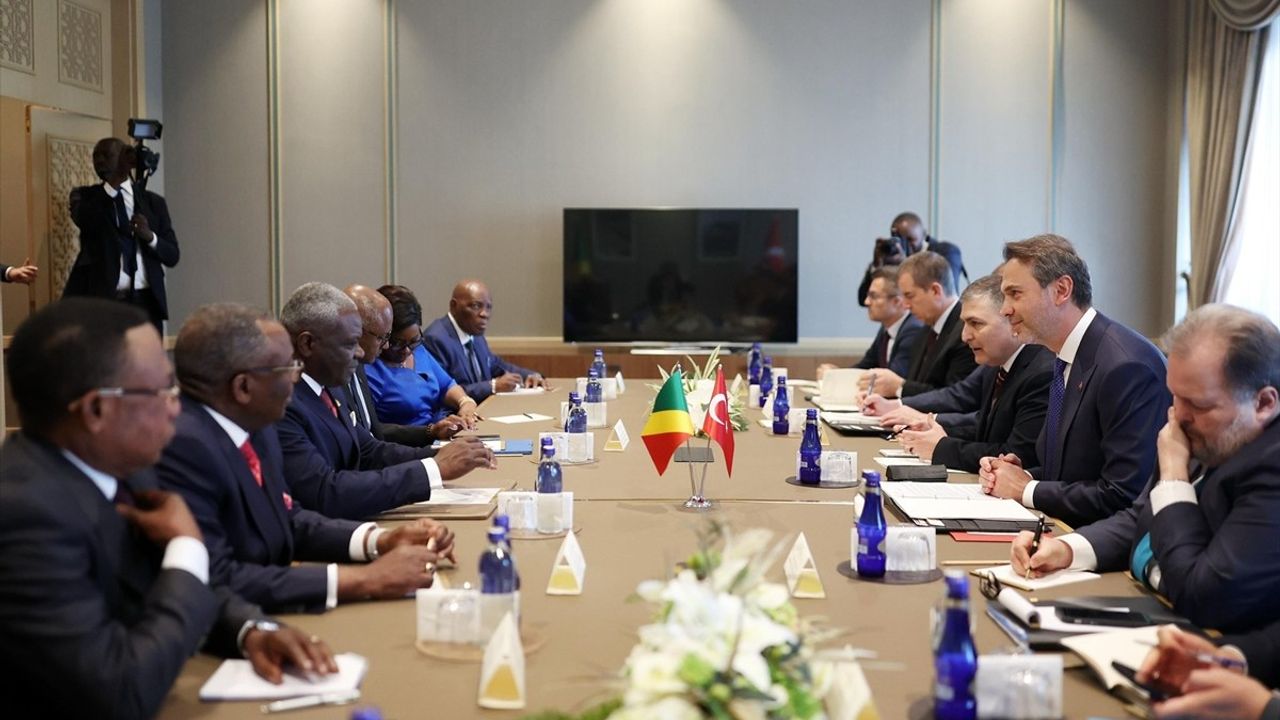 Bakan Bayraktar, Kongo Başbakanı Makosso ile Enerji İş Birliğini Görüştü