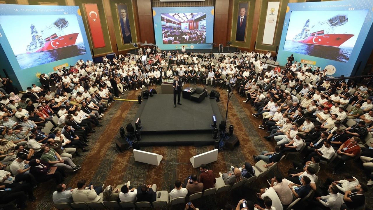 Bakan Bayraktar: "Türkiye'nin Gücü" Toplantısında Enerji Stratejisi