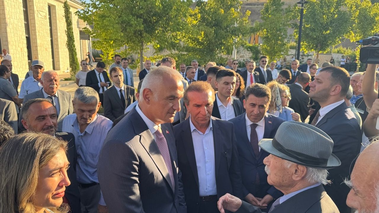 Bakan Ersoy Tunceli'de Sorpiyan Hasan Hüseyin Cem ve Kültür Evi'ni Ziyaret Etti