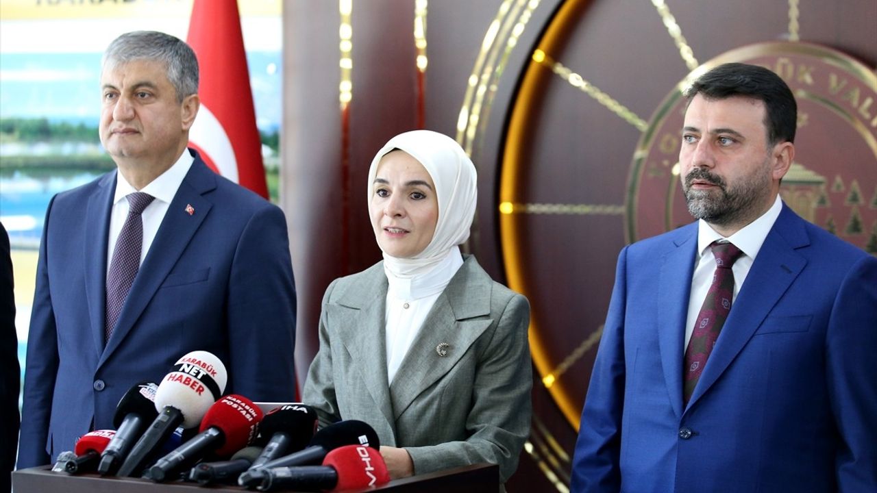 Bakan Göktaş, Balıkesir Depreminin Ardından Psikososyal Destek Verdi