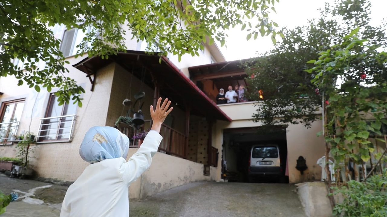 Bakan Göktaş Rize'de 63 Yıllık Kanbur Çiftini Ziyaret Etti