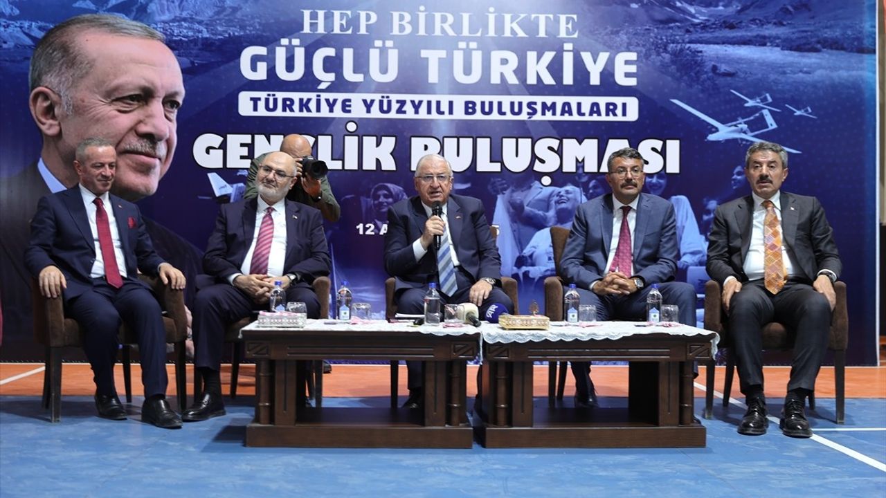Bakan Güler Hakkari'de: 'Terörsüz Türkiye' ve Gençliğe Yatırım