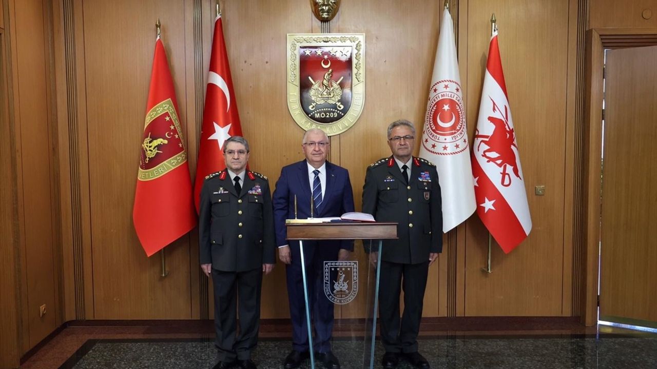 Bakan Güler, Kara Kuvvetleri'nde Devir-Teslim Törenine Katıldı