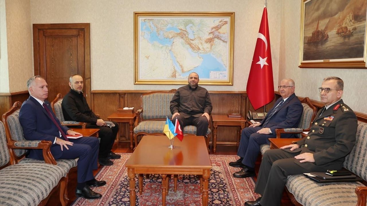 Bakan Güler, Ukrayna Sekreteri Rüstem Umerov'u Milli Savunma Bakanlığında Ağırladı