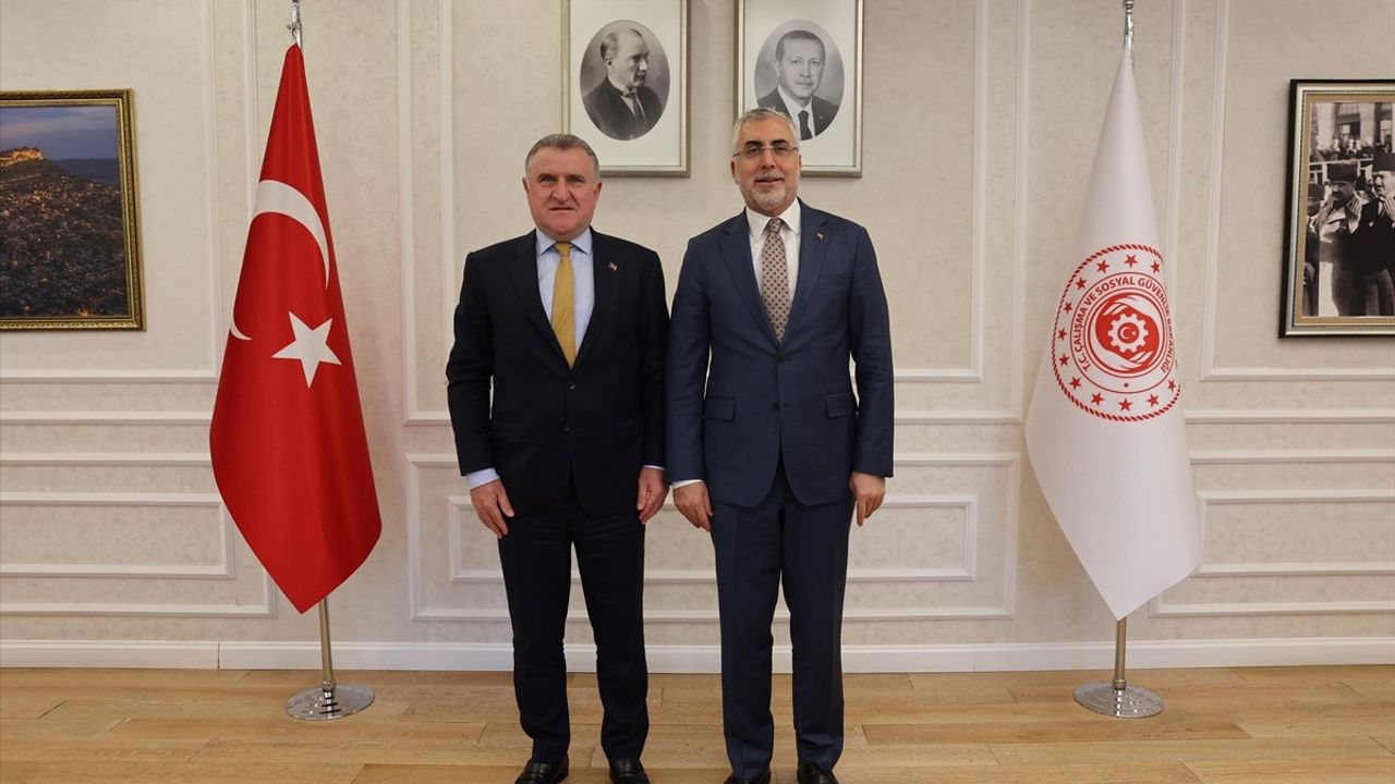 Bakan Işıkhan ve Bak'tan Gençlere Yönelik İstihdam Projeleri Toplantısı